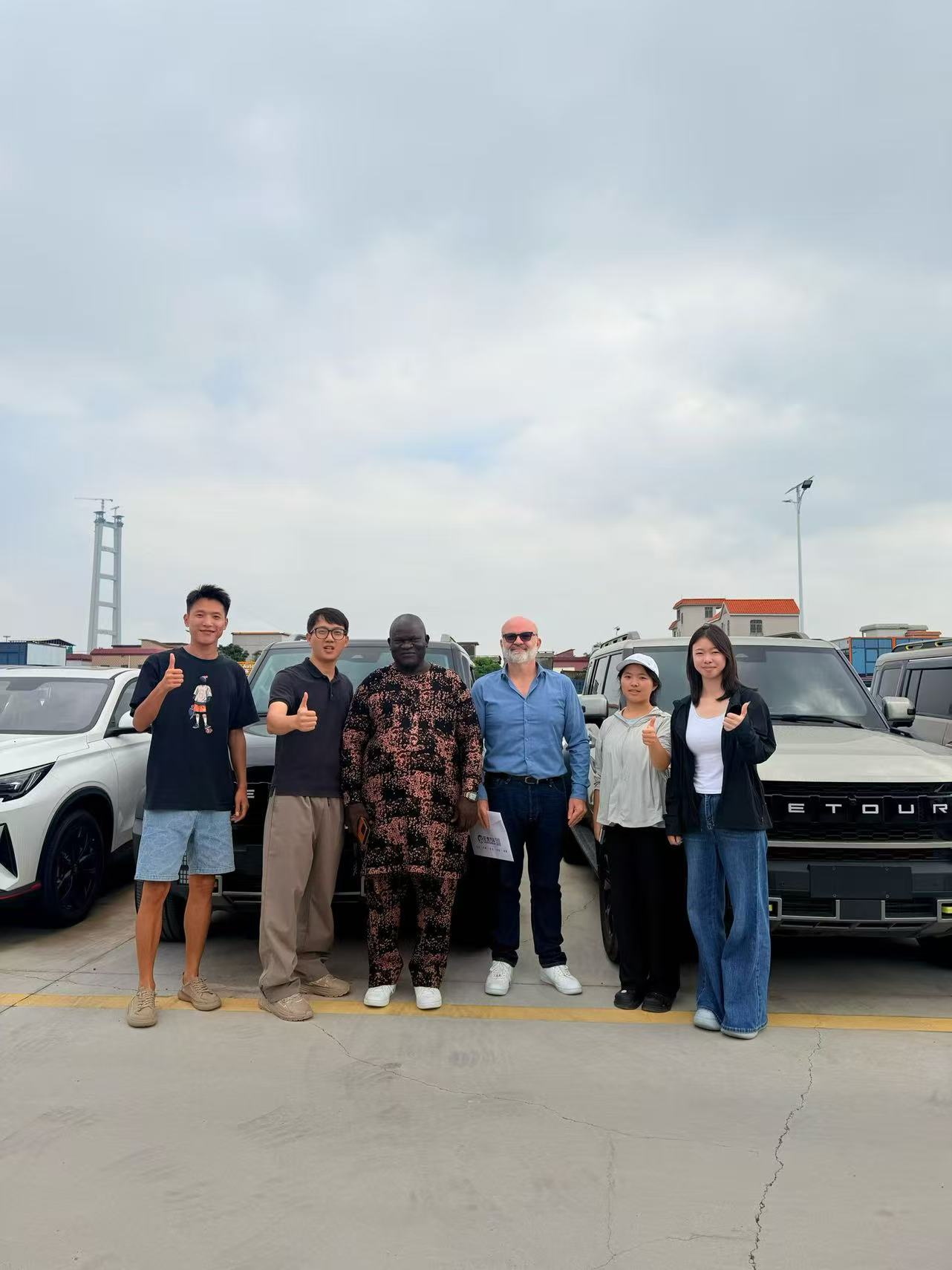Guifa Nansha store received two groups of overseas customers in a single day, providing professional car selection services in English.