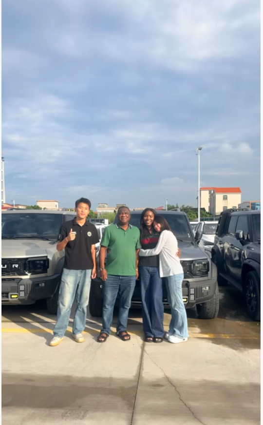Sincere service wins trust; overseas clients came to Nansha to view the car and signed the contract on-site.